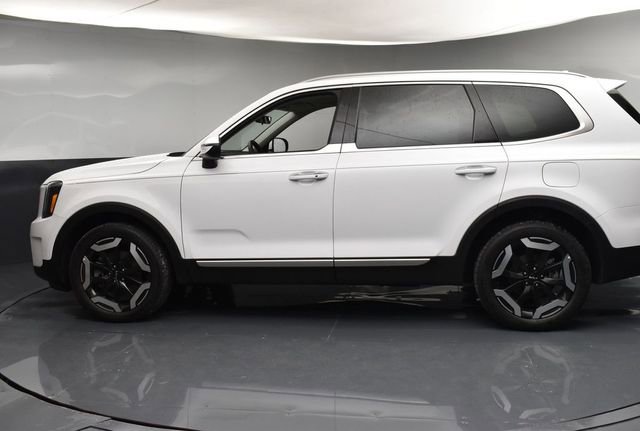 Certified 2025 Kia Telluride S FWD image 5