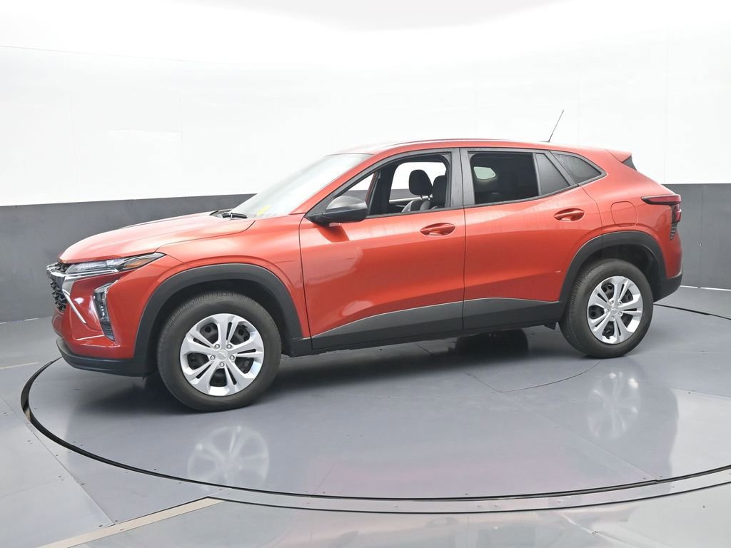 Used 2024 Chevrolet Trax LS image 2