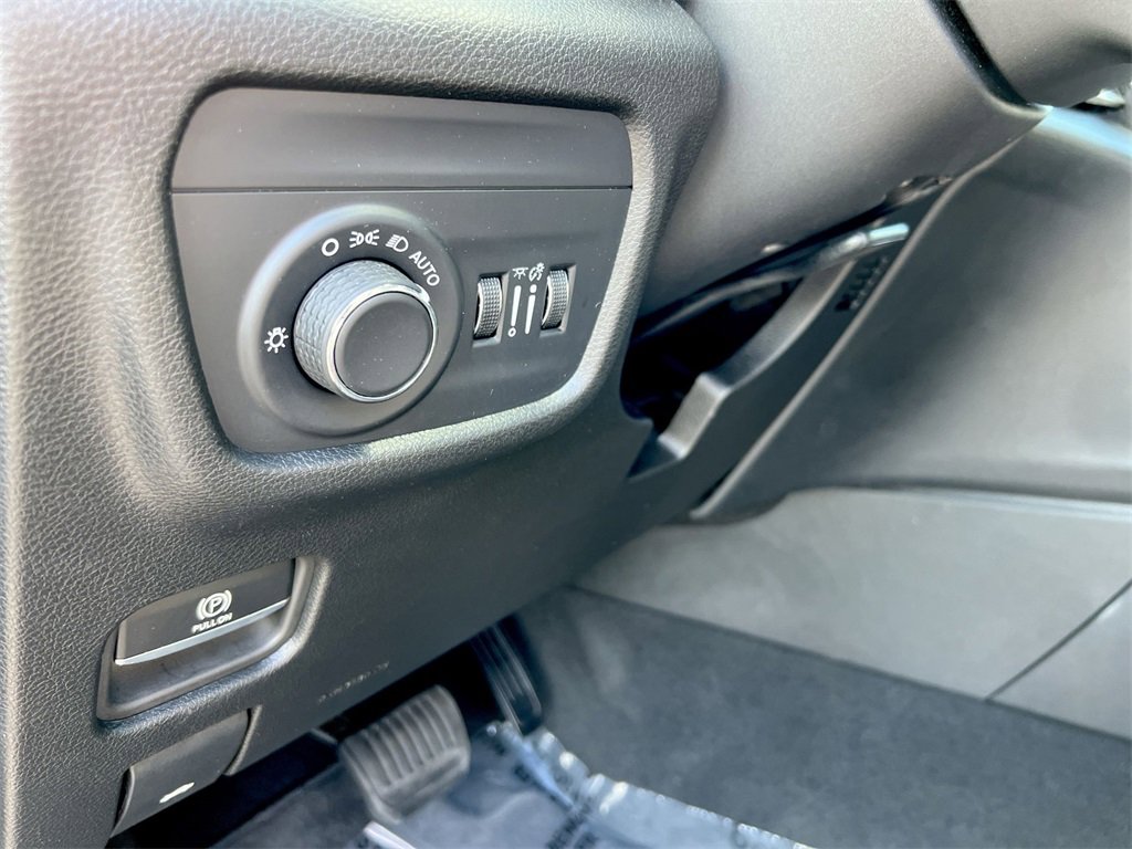 Used 2024 Jeep Grand Cherokee Altitude image 16