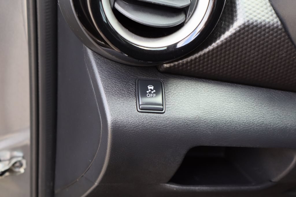 Used 2018 Nissan Kicks SV FWD image 12