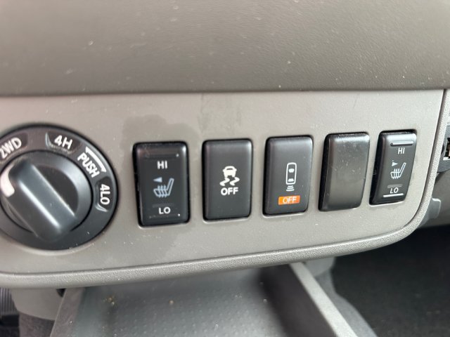 Used 2018 Nissan Frontier SV w/ Value Truck Package AWD/4WD image 25