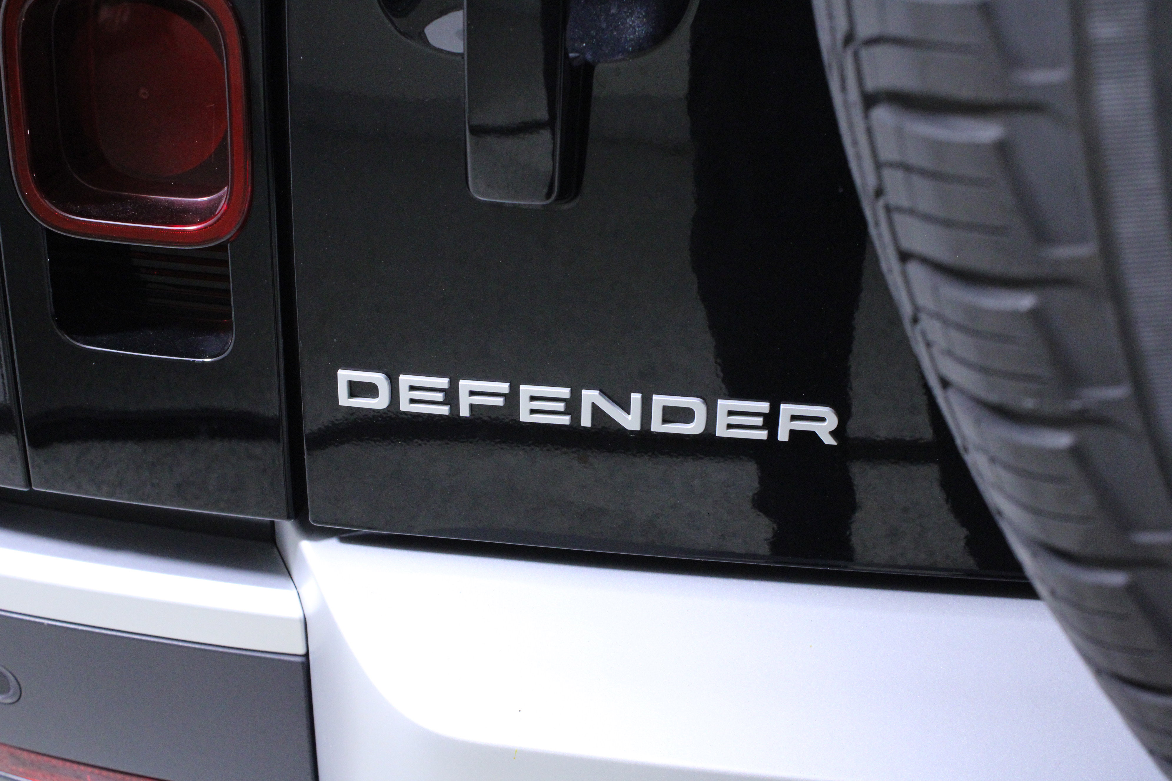 Used 2024 Land Rover Defender 110 S image 9