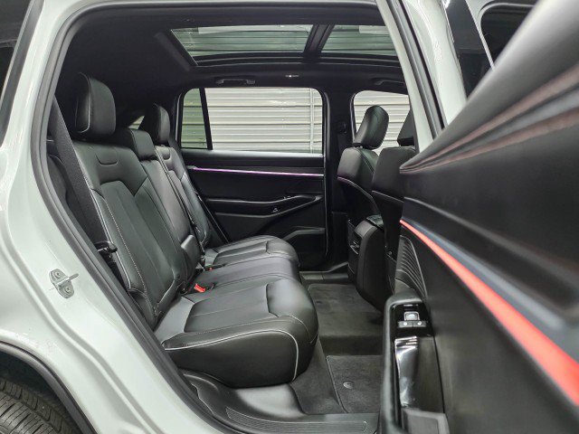 Used 2025 Jeep Wagoneer S Limited AWD/4WD image 16