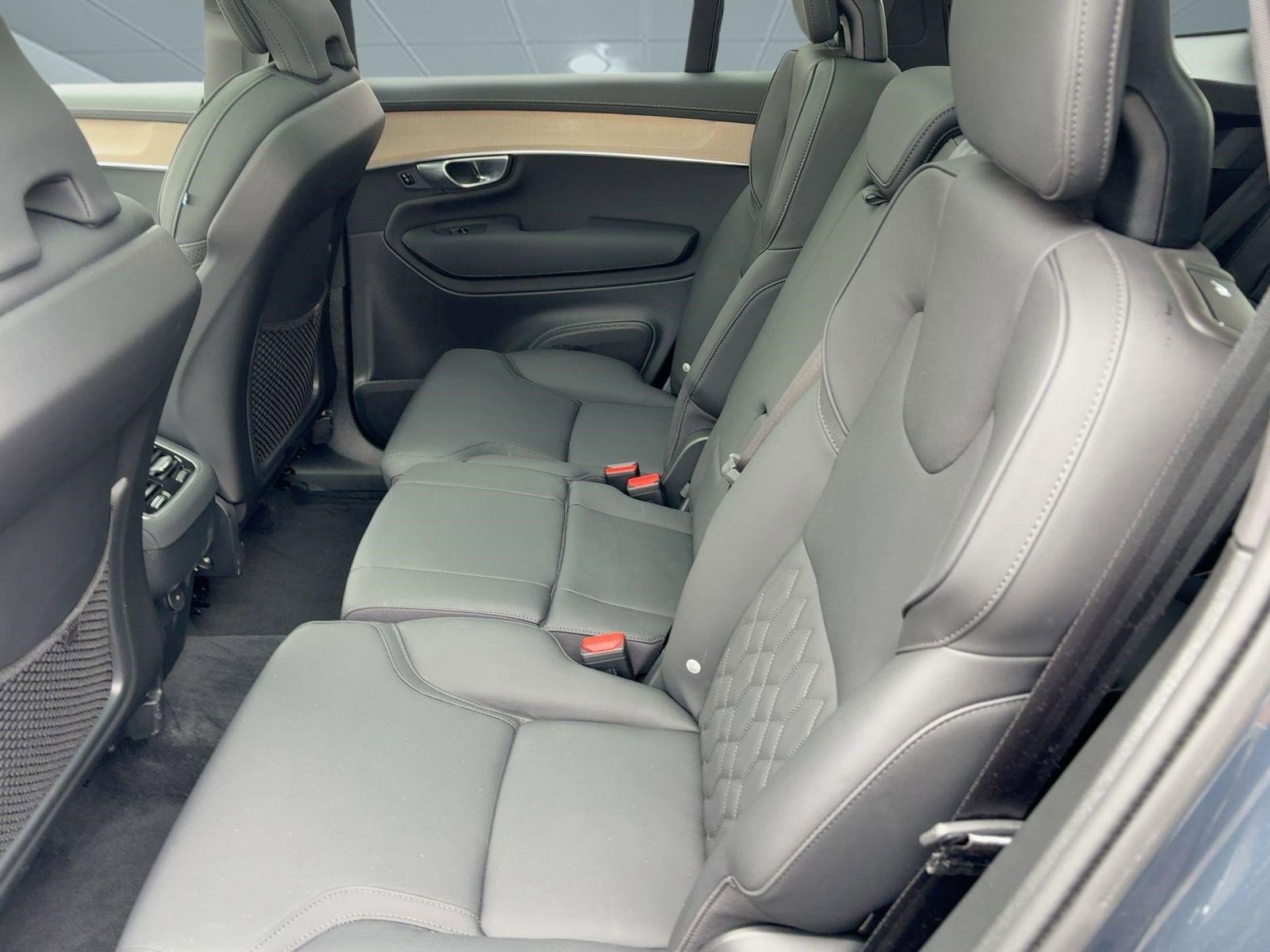 Certified 2025 Volvo XC90 B6 Plus image 15