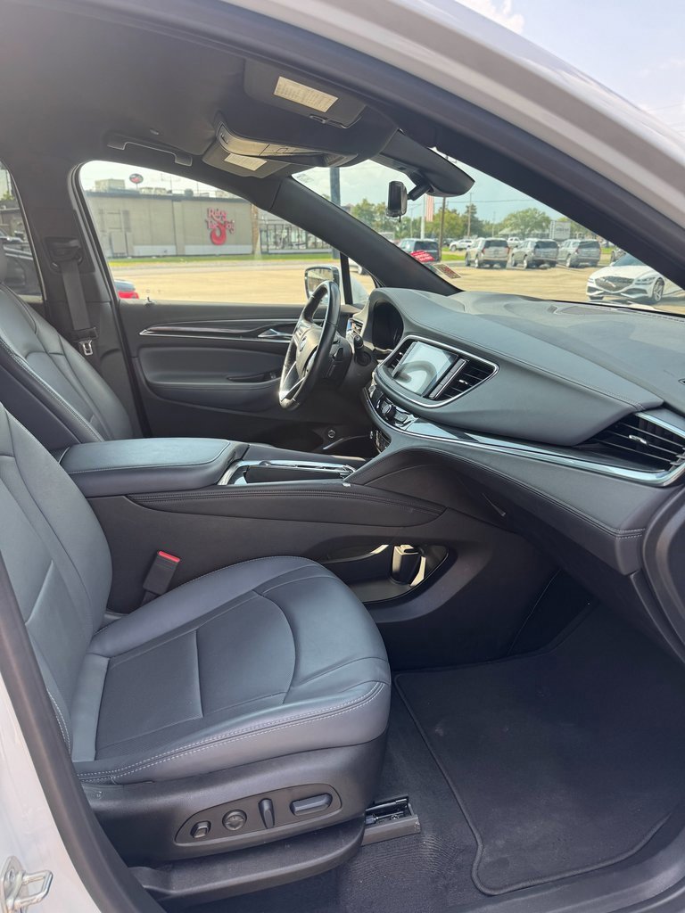 Used 2024 Buick Enclave Premium image 9