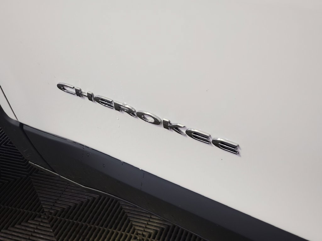 Used 2020 Jeep Cherokee Limited AWD/4WD image 32