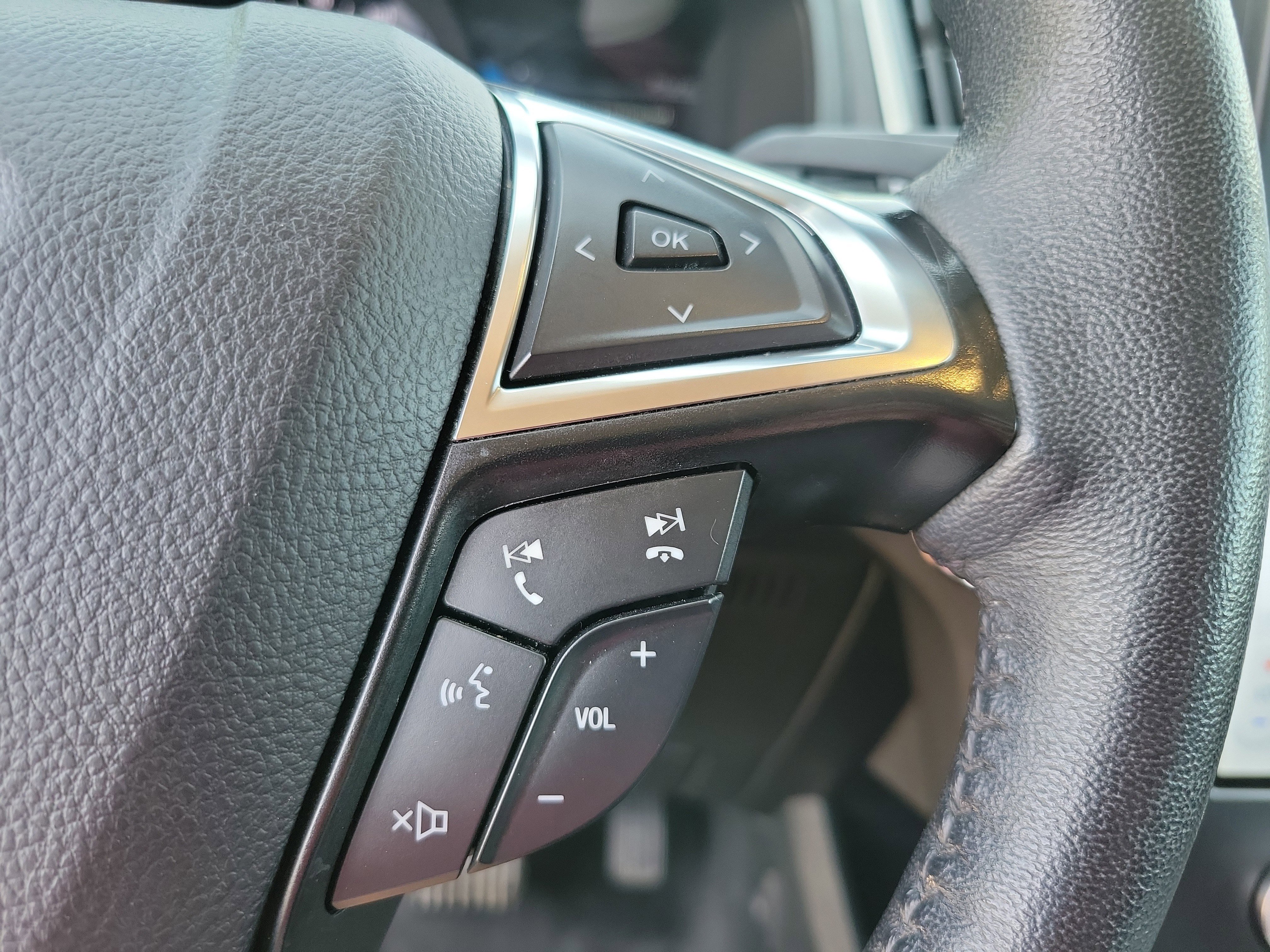 Used 2024 Ford Edge SEL AWD/4WD image 17