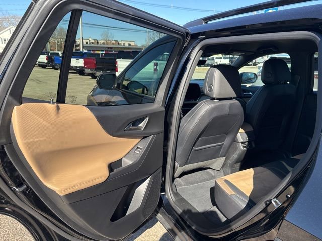 Used 2025 Chevrolet Equinox ACTIV w/ Safety and Technology Package image 13