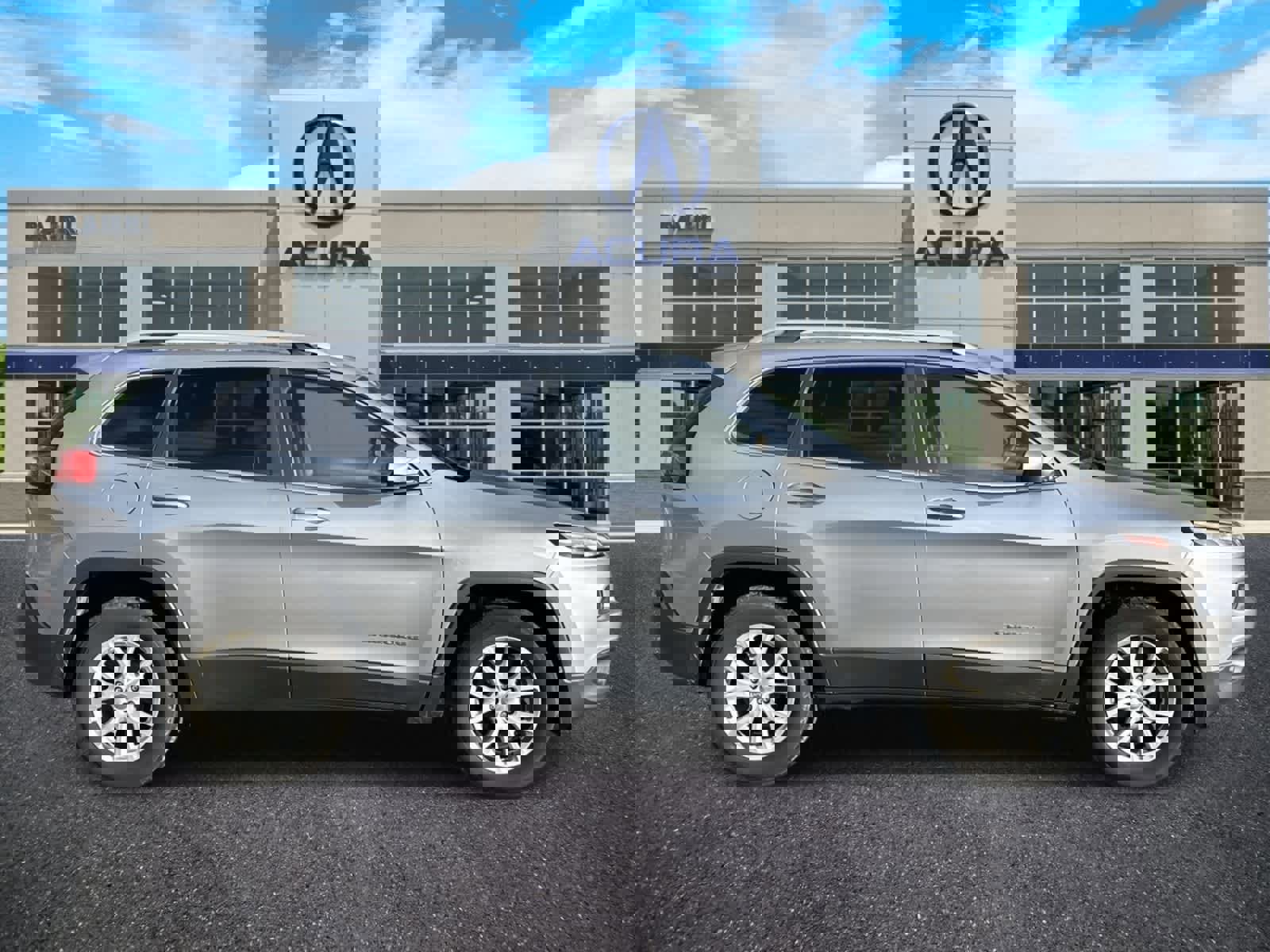 Used 2016 Jeep Cherokee Latitude w/ Cold Weather Group image 6