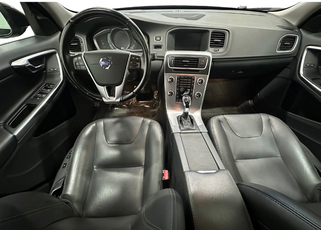 Used 2017 Volvo V60 T5 Platinum w/ Climate Package image 20