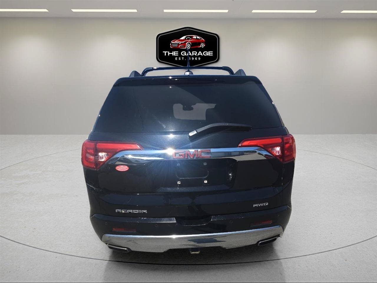 Used 2017 GMC Acadia Denali w/ Technology Package AWD/4WD image 5