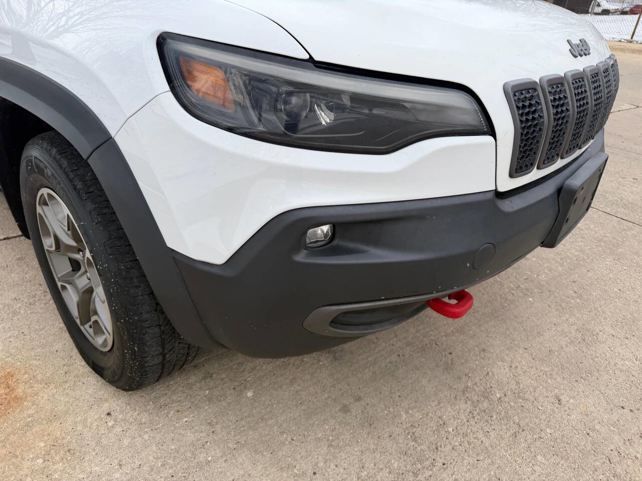 Used 2020 Jeep Cherokee Trailhawk AWD/4WD image 14