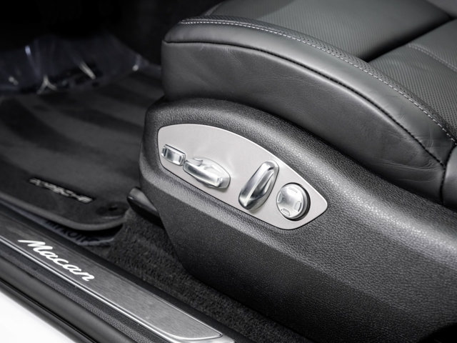 Certified 2026 Porsche Macan AWD/4WD image 12