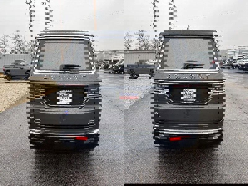 Used 2022 Jeep Grand Wagoneer Series III image 5