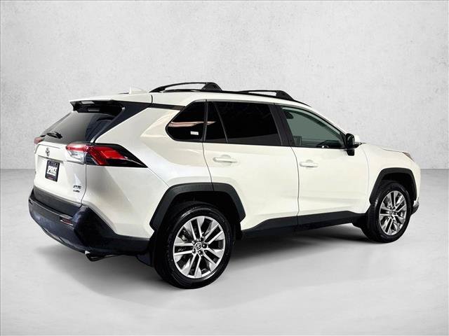 Used 2022 Toyota RAV4 XLE Premium AWD/4WD image 5