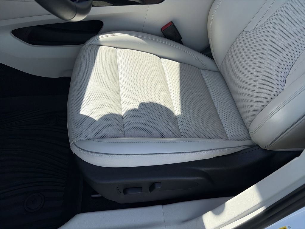 Used 2023 Buick Envision Essence AWD/4WD image 12