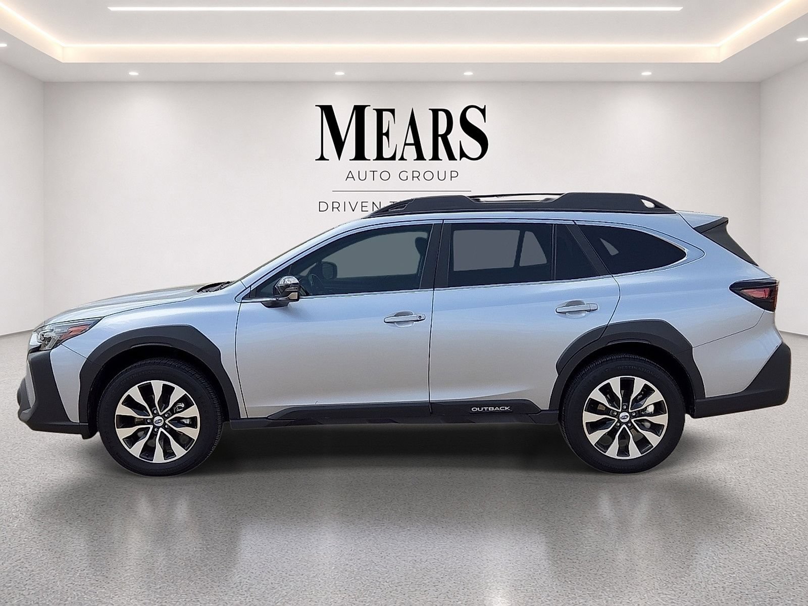 Used 2023 Subaru Outback Limited AWD/4WD image 2