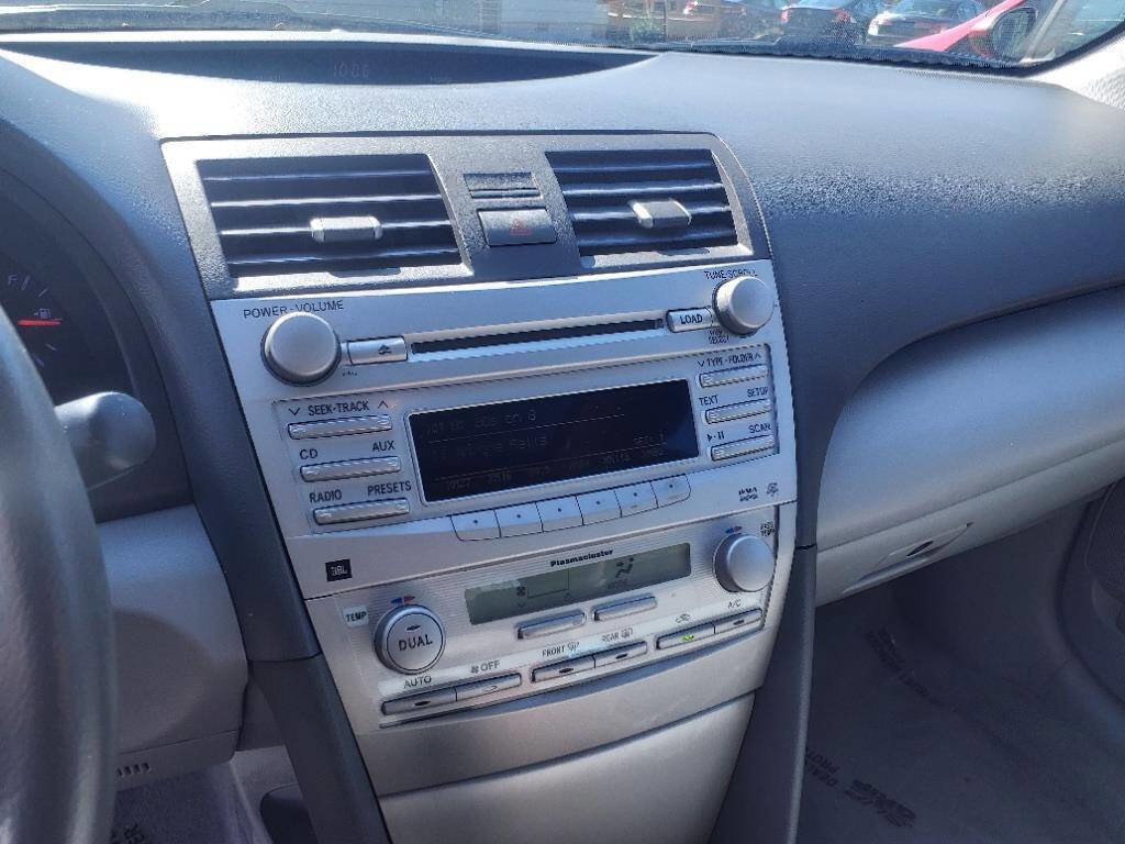 Used 2011 Toyota Camry XLE image 18