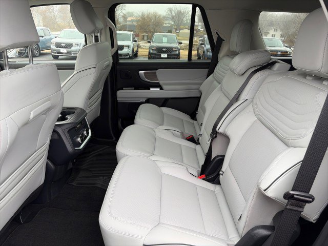 Used 2025 Ford Expedition Platinum w/ Platinum Ultimate Package AWD/4WD image 24