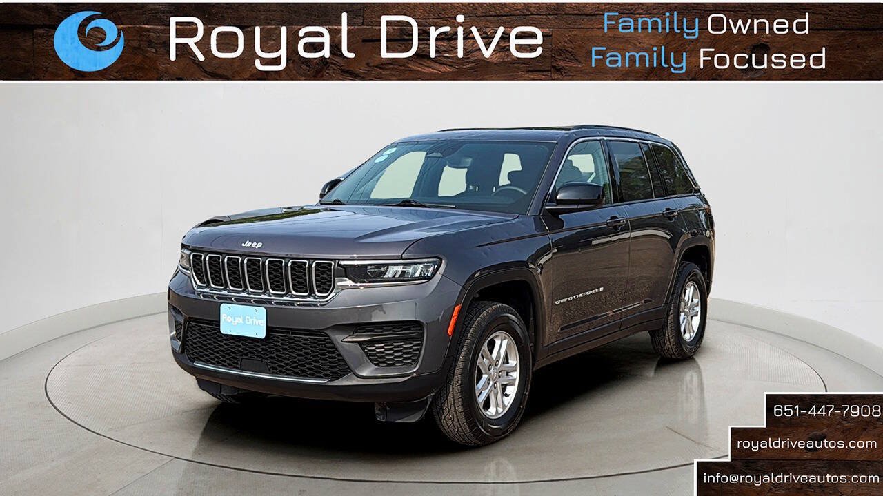 Used 2024 Jeep Grand Cherokee Laredo w/ Luxury Tech Group I AWD/4WD image 1