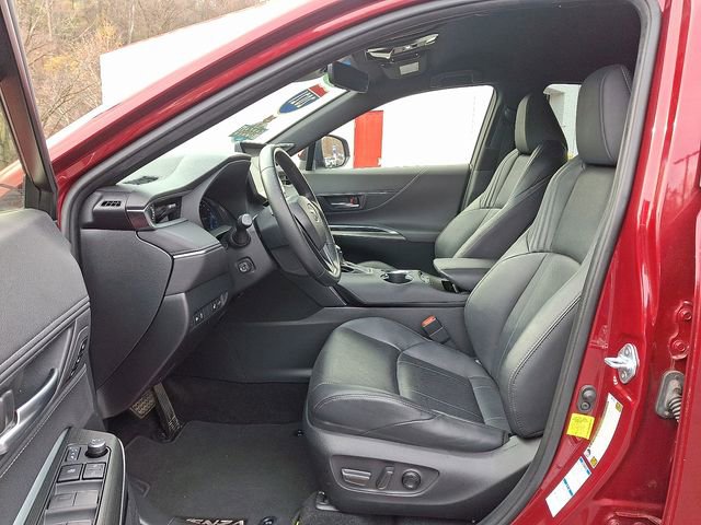 Used 2021 Toyota Venza XLE image 16