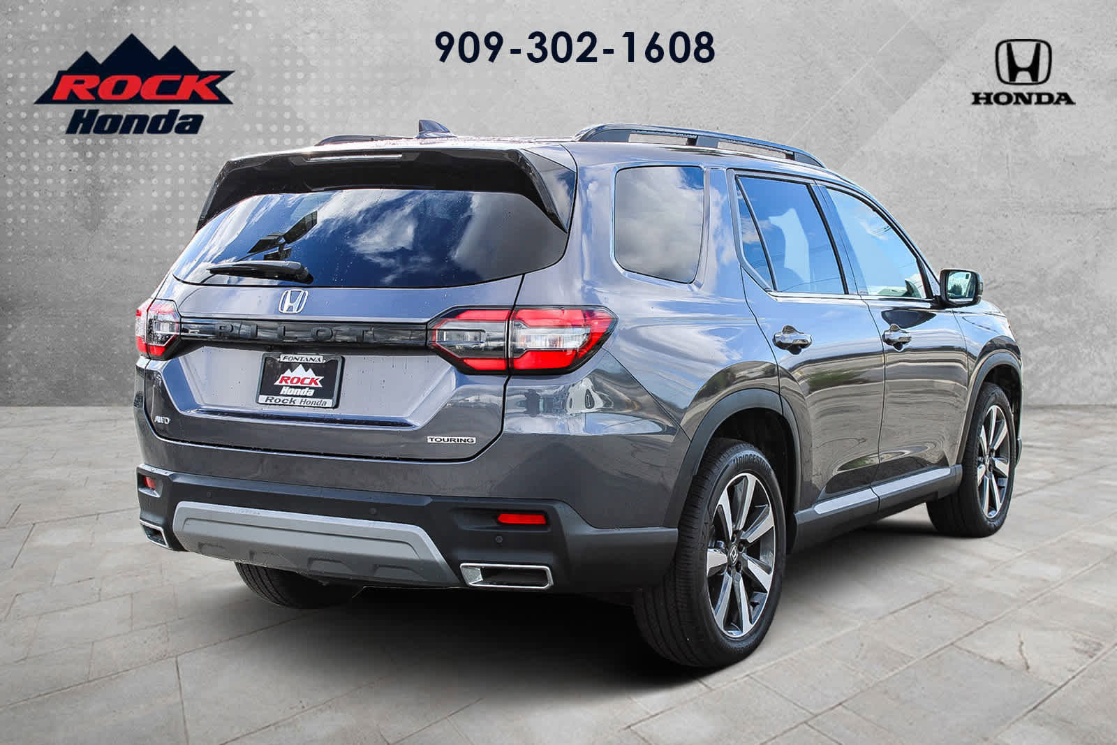 Certified 2025 Honda Pilot Touring image 4