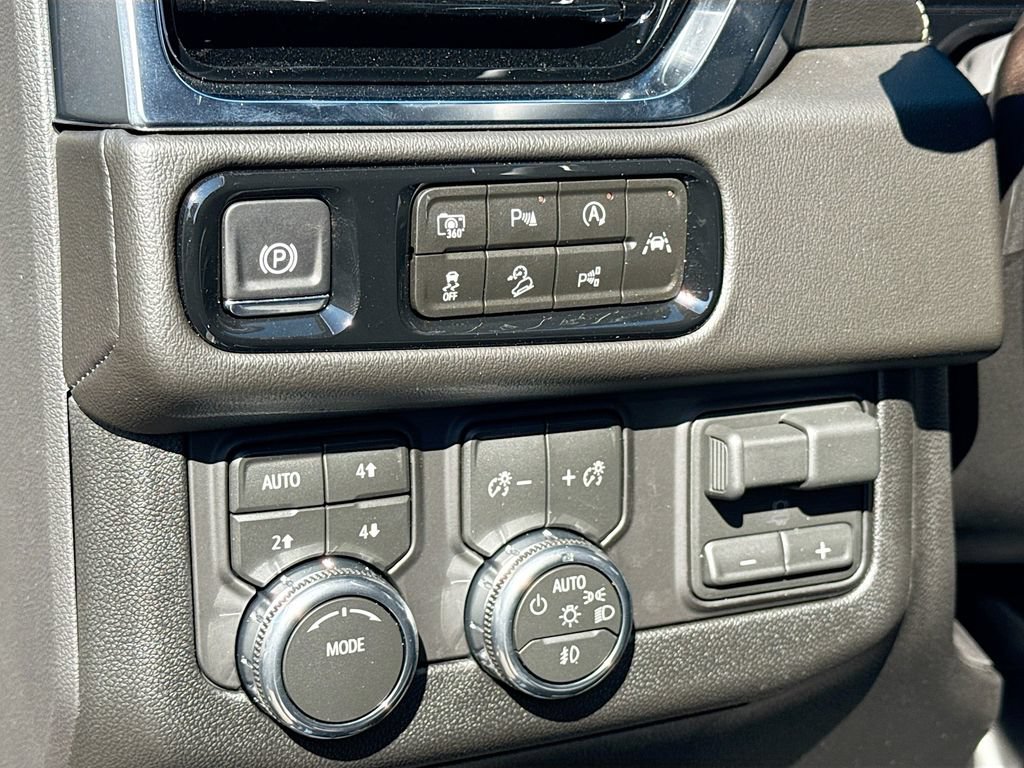 New 2026 GMC Yukon XL Elevation w/ Elevation Premium Package AWD/4WD image 10