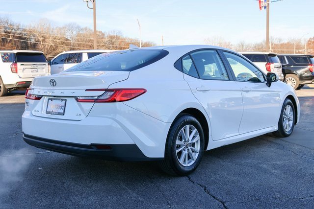Used 2025 Toyota Camry LE image 3