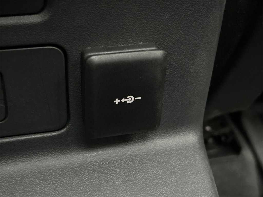 Used 2025 Land Rover Range Rover Velar Dynamic SE image 22