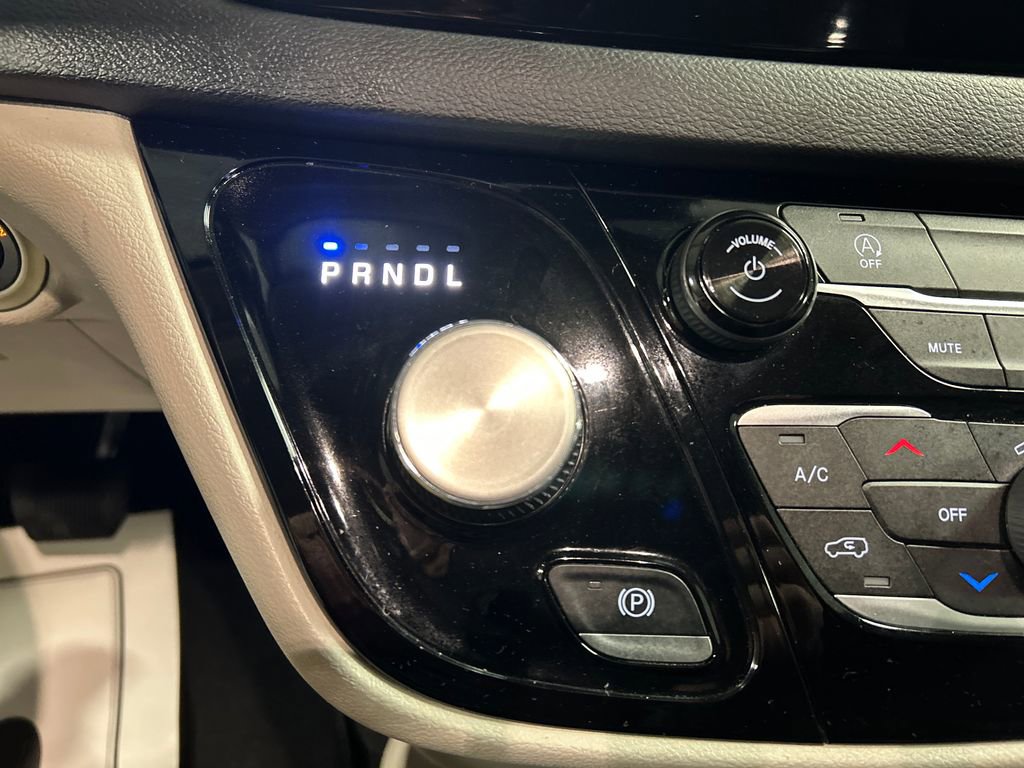 Used 2024 Chrysler Voyager LX FWD image 20
