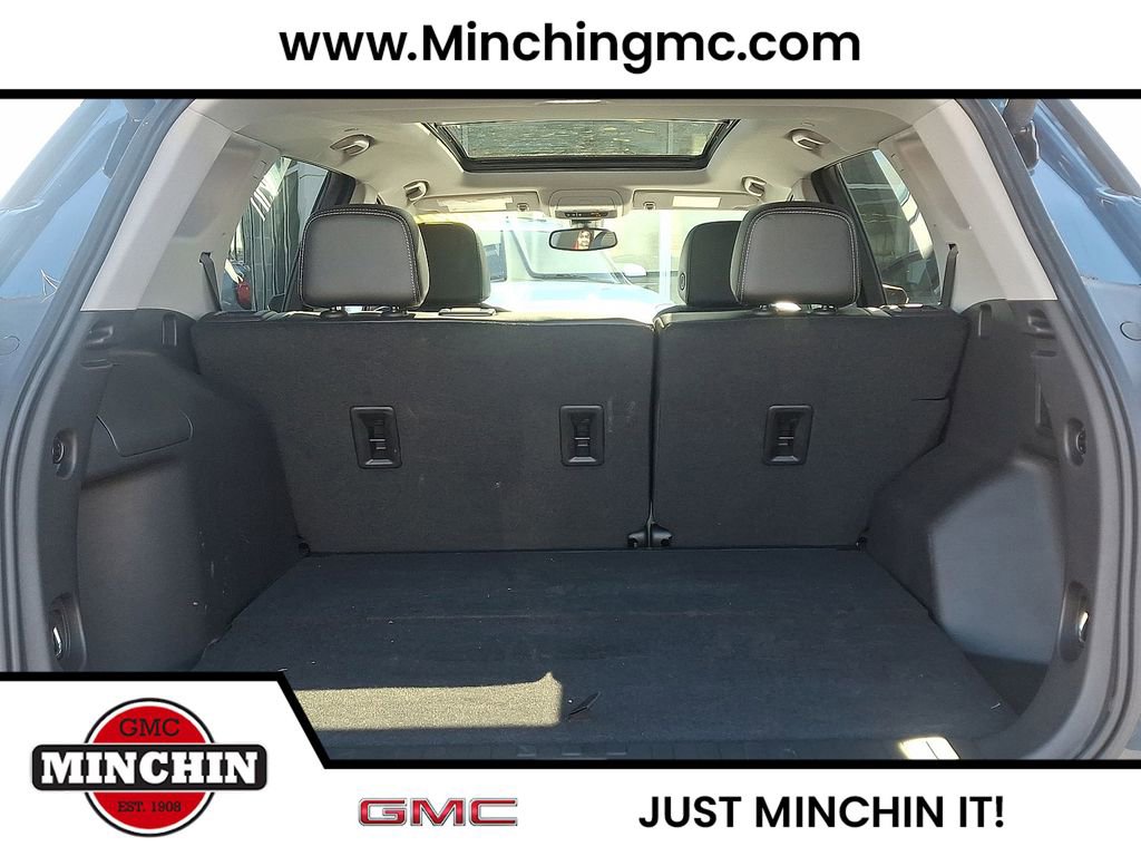 Used 2024 GMC Terrain SLT w/ Tech Package image 27