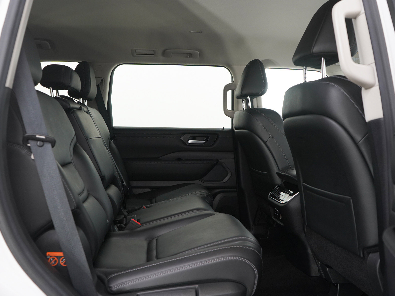 Used 2025 Nissan Armada SV AWD/4WD image 12
