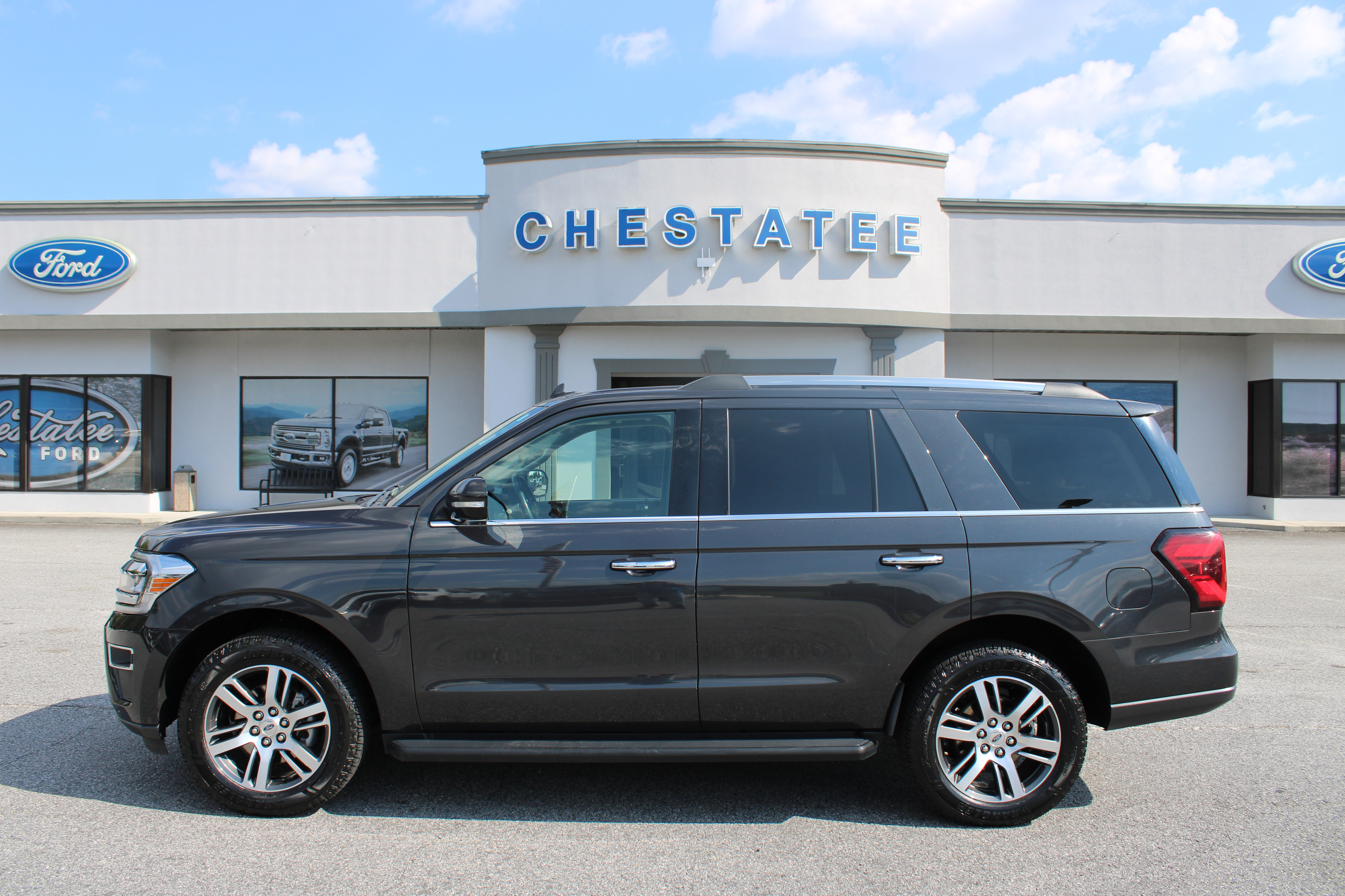 Used 2024 Ford Expedition Limited RWD image 1