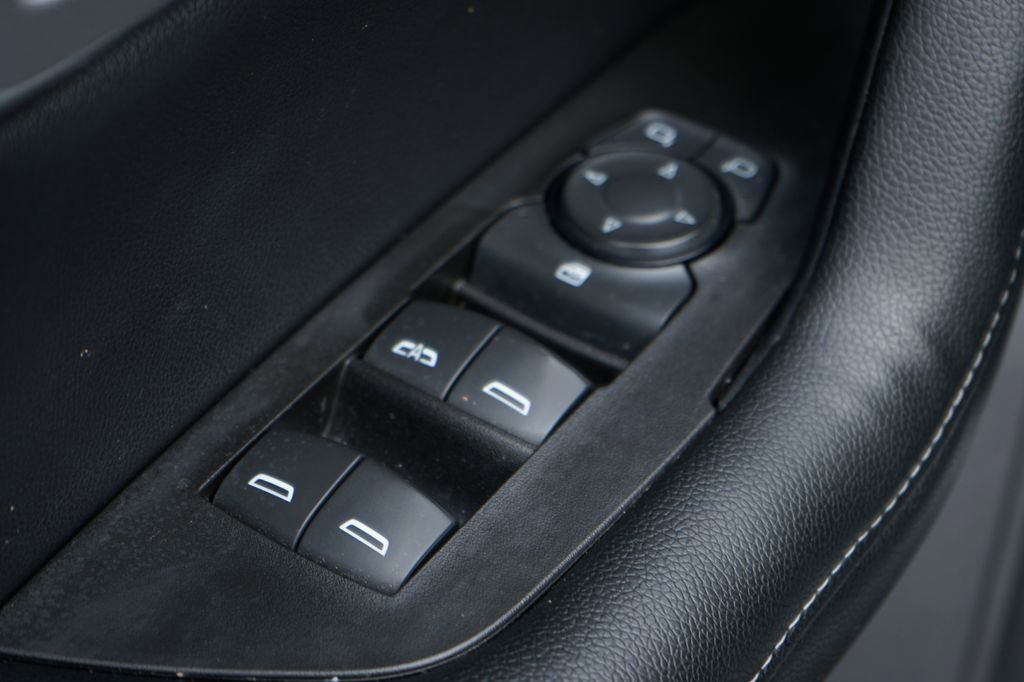 Used 2019 Chevrolet Blazer LT image 16