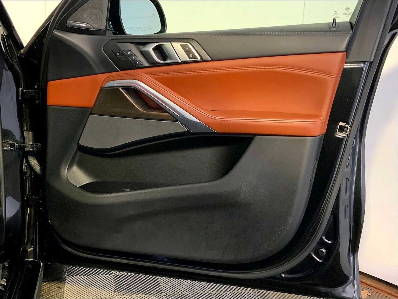 Used 2022 BMW X6 M50i w/ Executive Package image 26