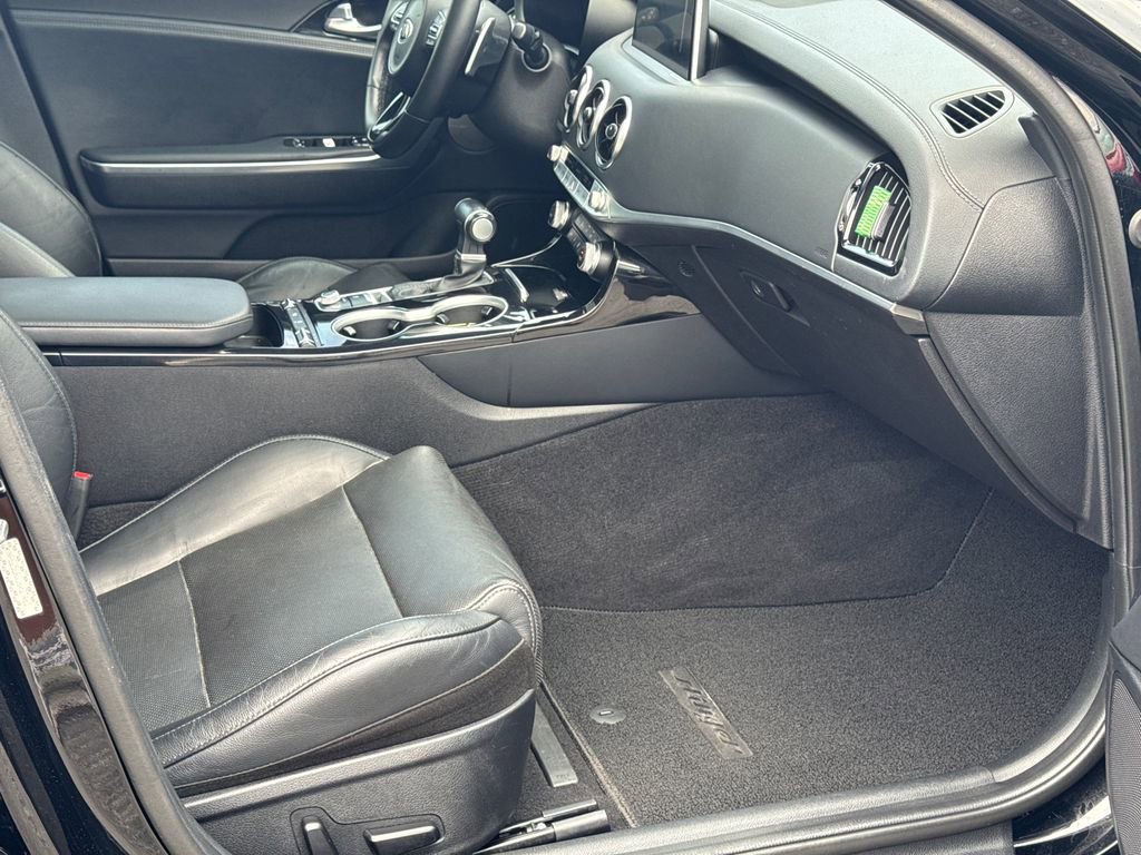 Used 2018 Kia Stinger Premium RWD image 13