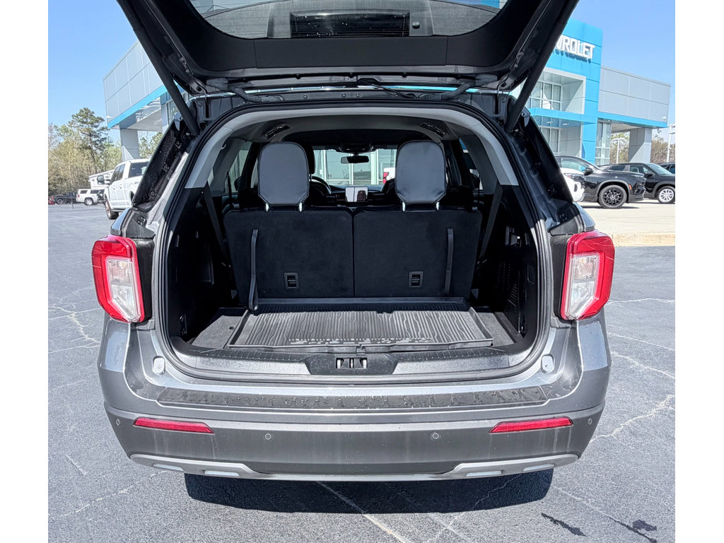 Used 2021 Ford Explorer XLT w/ Equipment Group 202A image 9