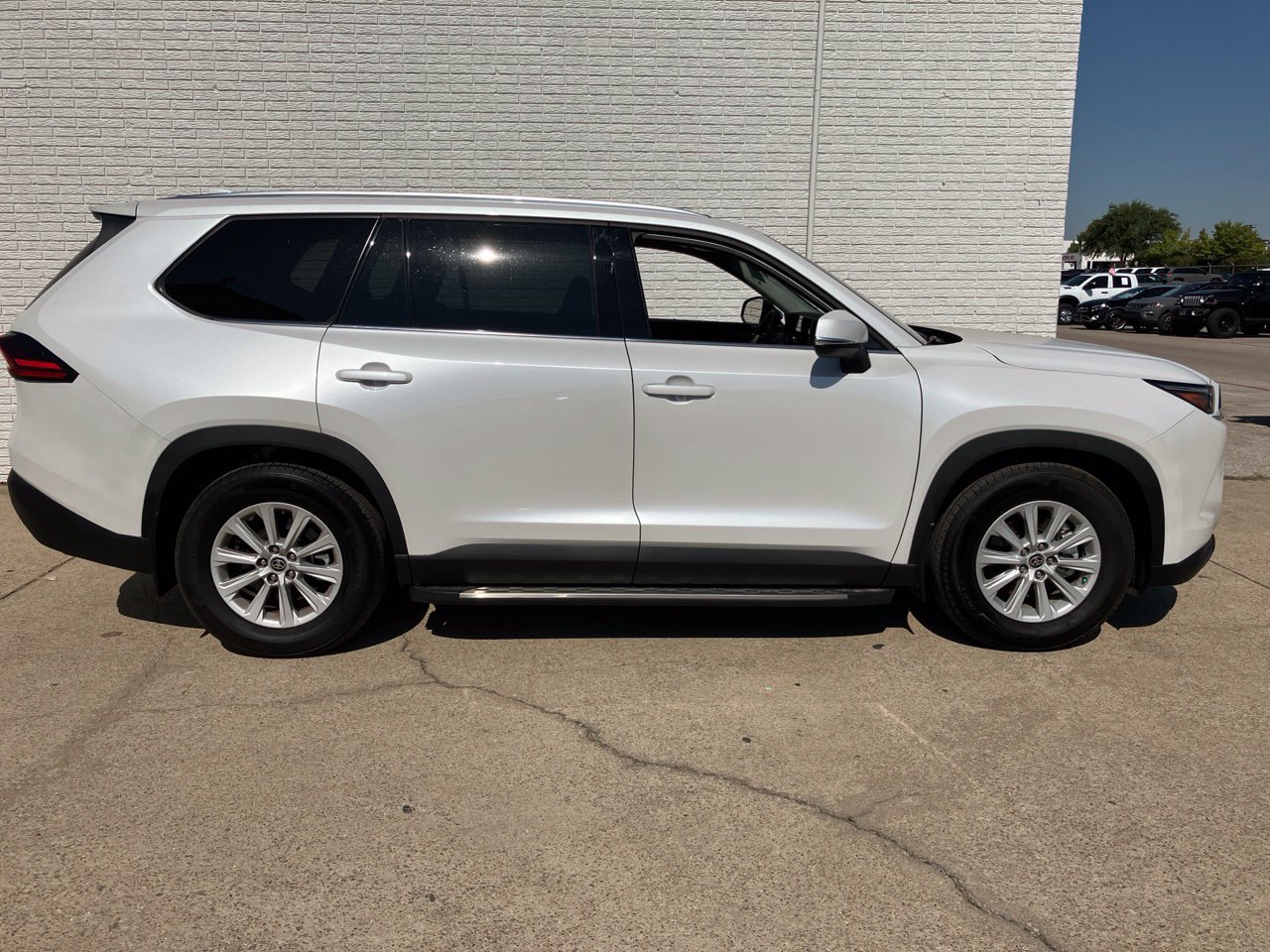 Used 2025 Toyota Grand Highlander FWD image 2