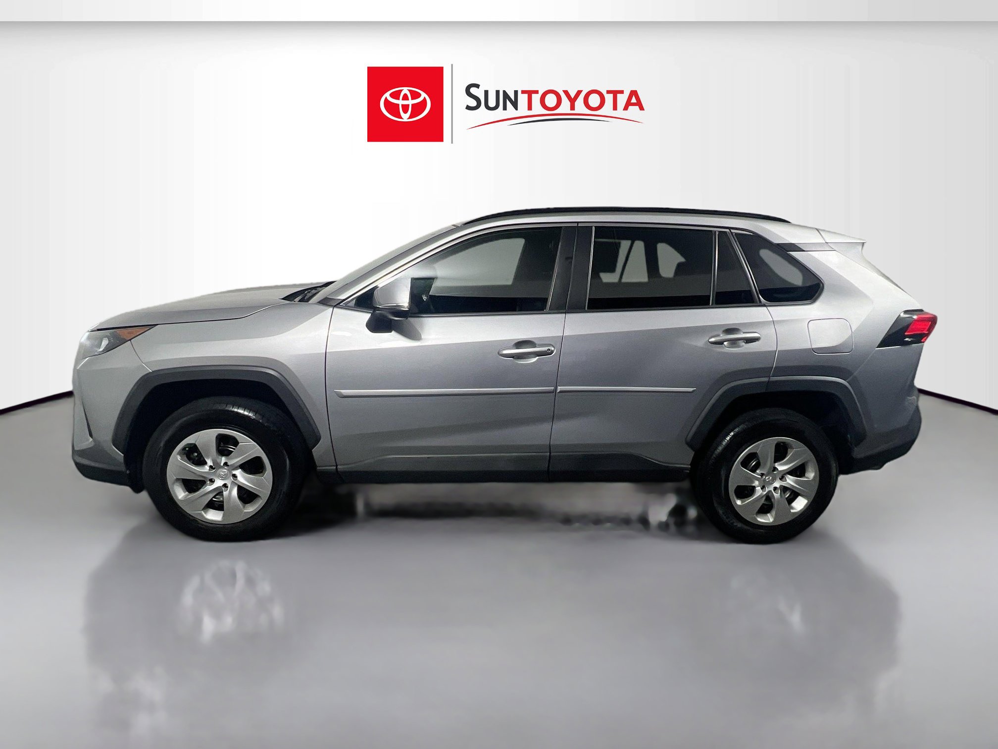 Used 2020 Toyota RAV4 LE image 7