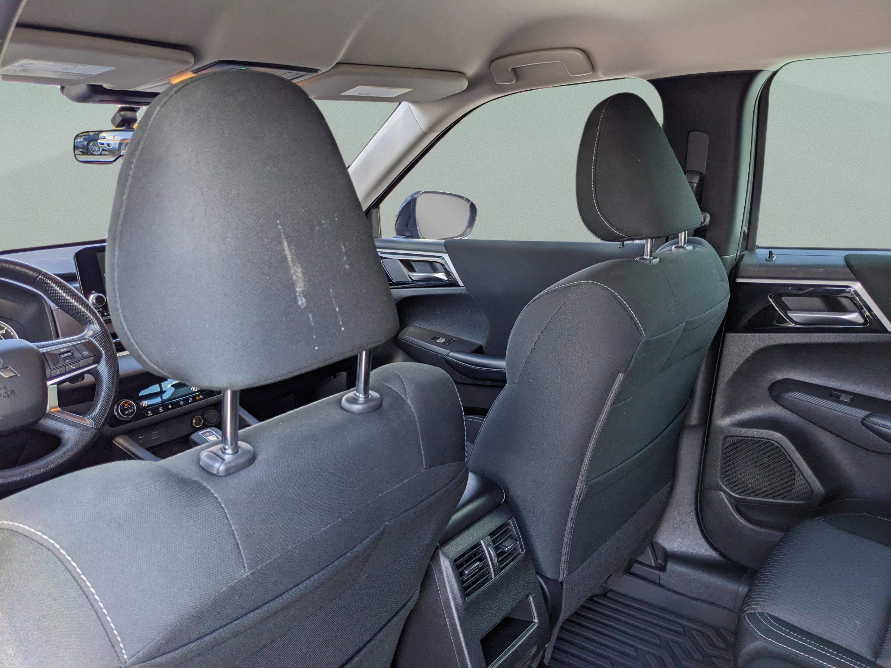 Used 2023 Mitsubishi Outlander ES image 16