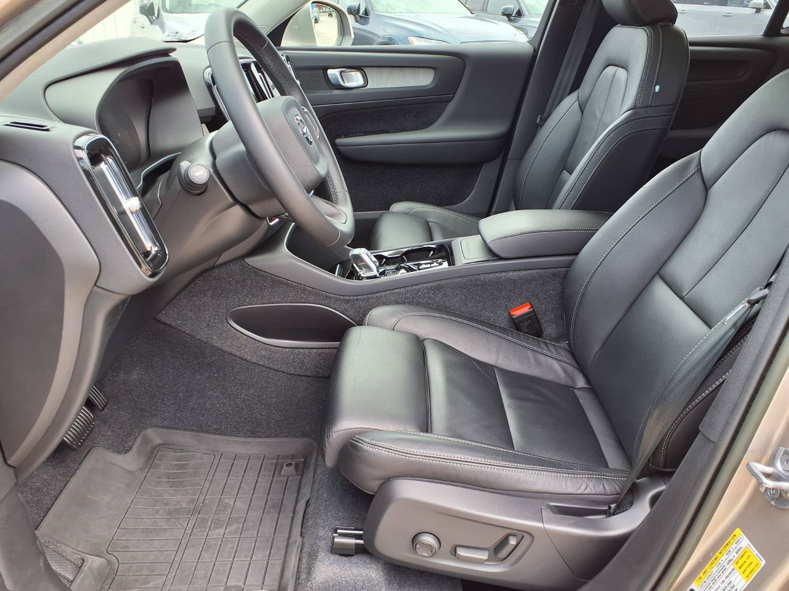 Certified 2023 Volvo XC40 B5 Plus w/ Protection Package Premier AWD/4WD image 21