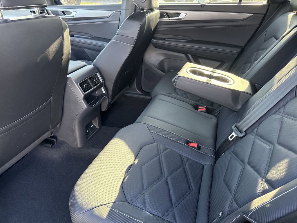 Used 2025 Volkswagen Atlas Cross Sport SE w/ Black Wheel Package image 28
