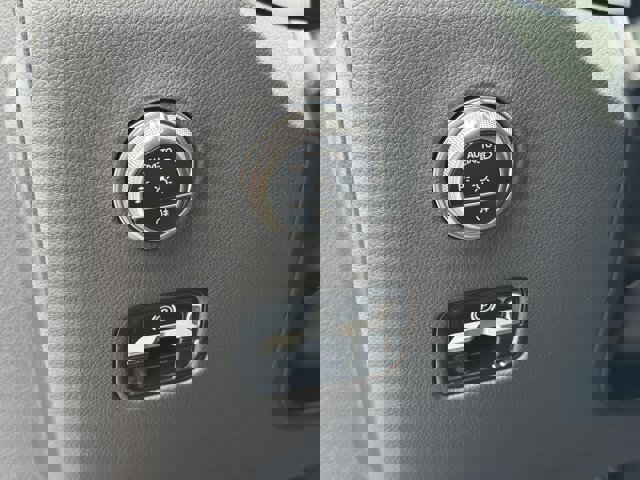 Used 2025 Mercedes-Benz GLC 300 4MATIC image 18