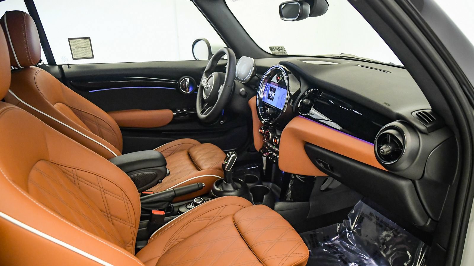 Certified 2024 MINI Cooper S w/ Signature Upholstery Package FWD image 17