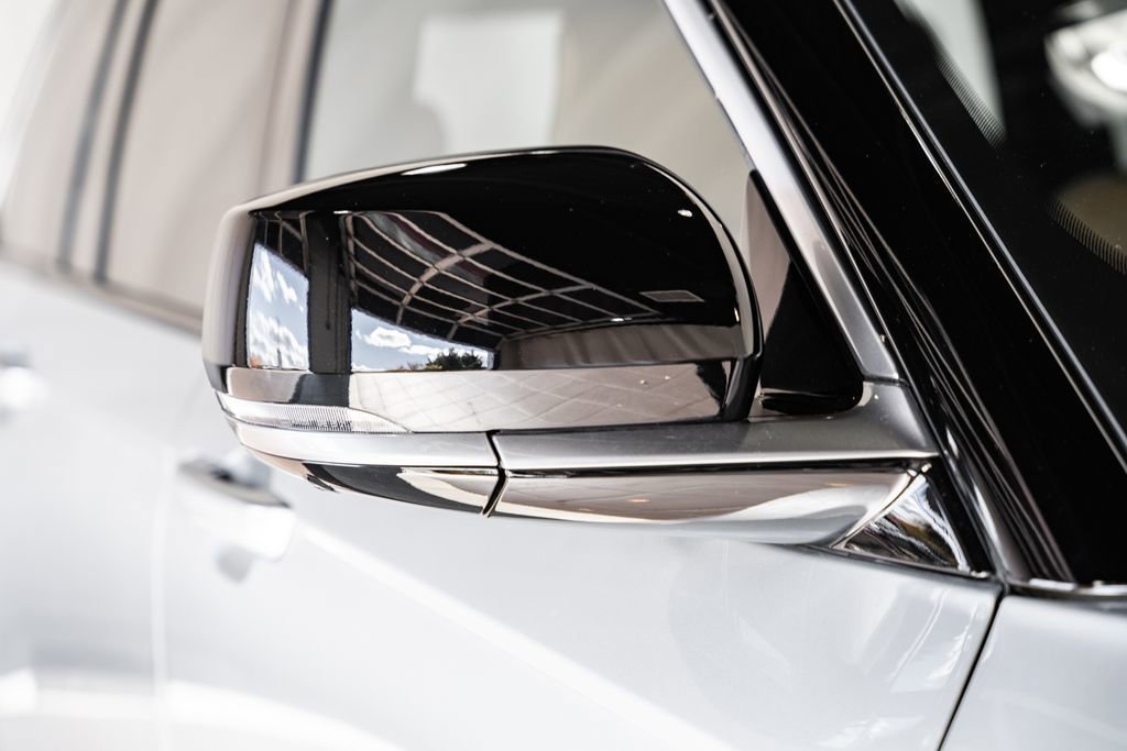 New 2025 Jeep Grand Cherokee Summit image 14