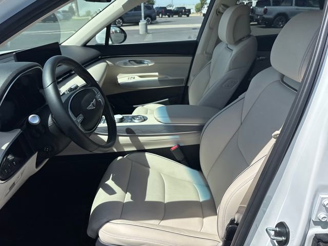 Used 2025 Genesis GV70 2.5T w/ Advanced Package AWD/4WD image 9