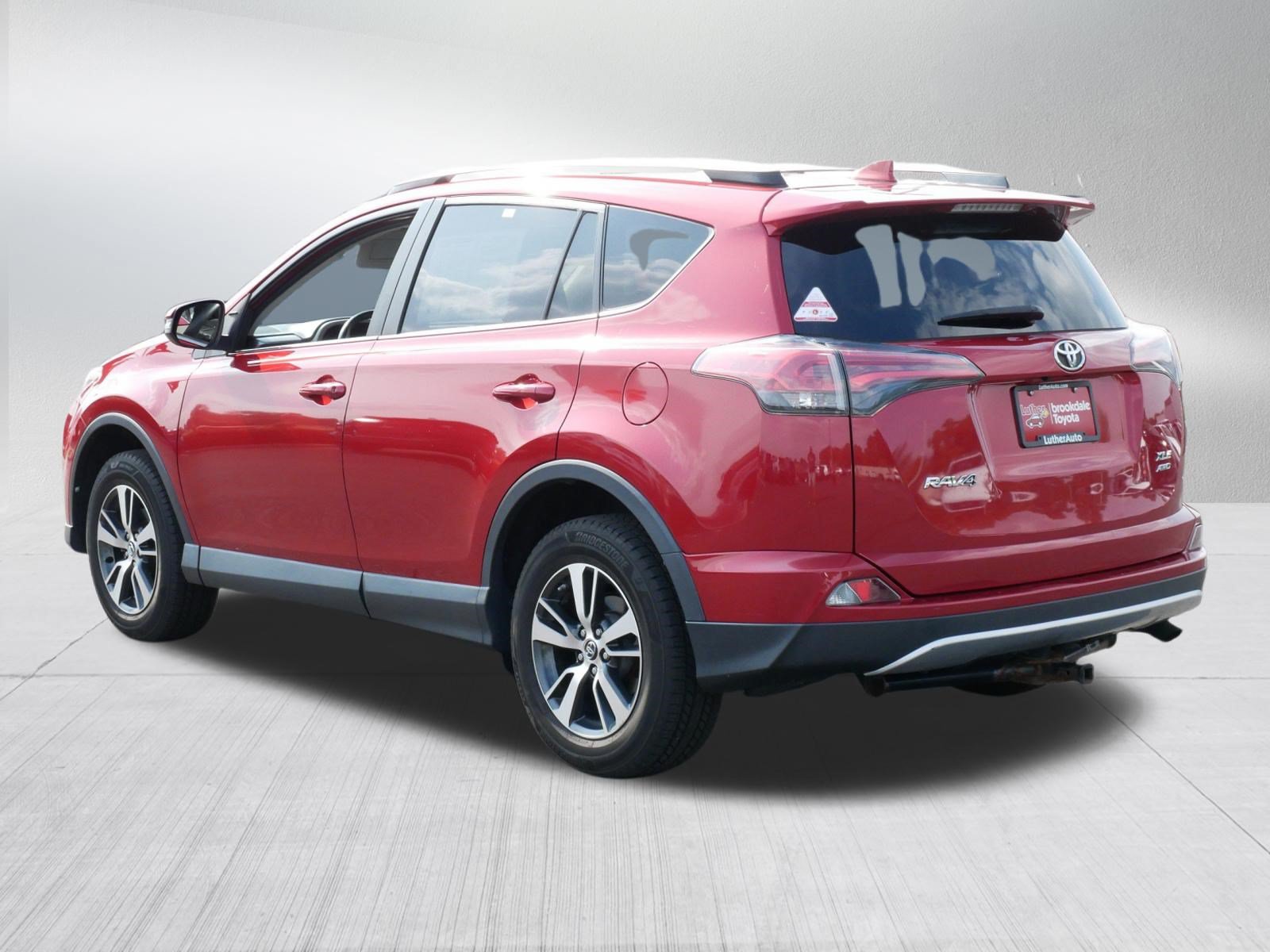 Used 2016 Toyota RAV4 XLE AWD/4WD image 5