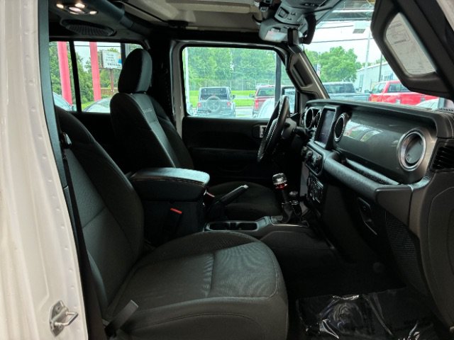 Used 2022 Jeep Wrangler Unlimited Sahara w/ Cold Weather Group AWD/4WD image 25