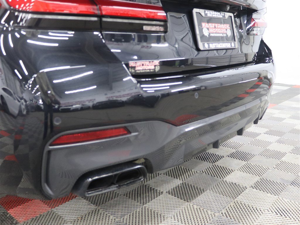 Used 2022 BMW M550i xDrive w/ Executive Package image 9