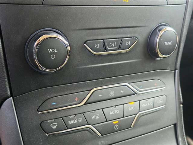 Used 2020 Ford Edge SE image 17